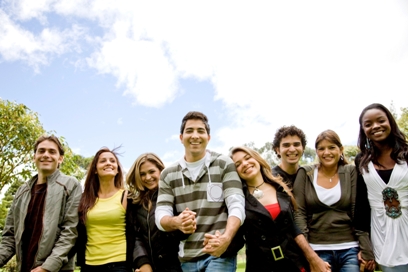 group_young_people_snow_holiday